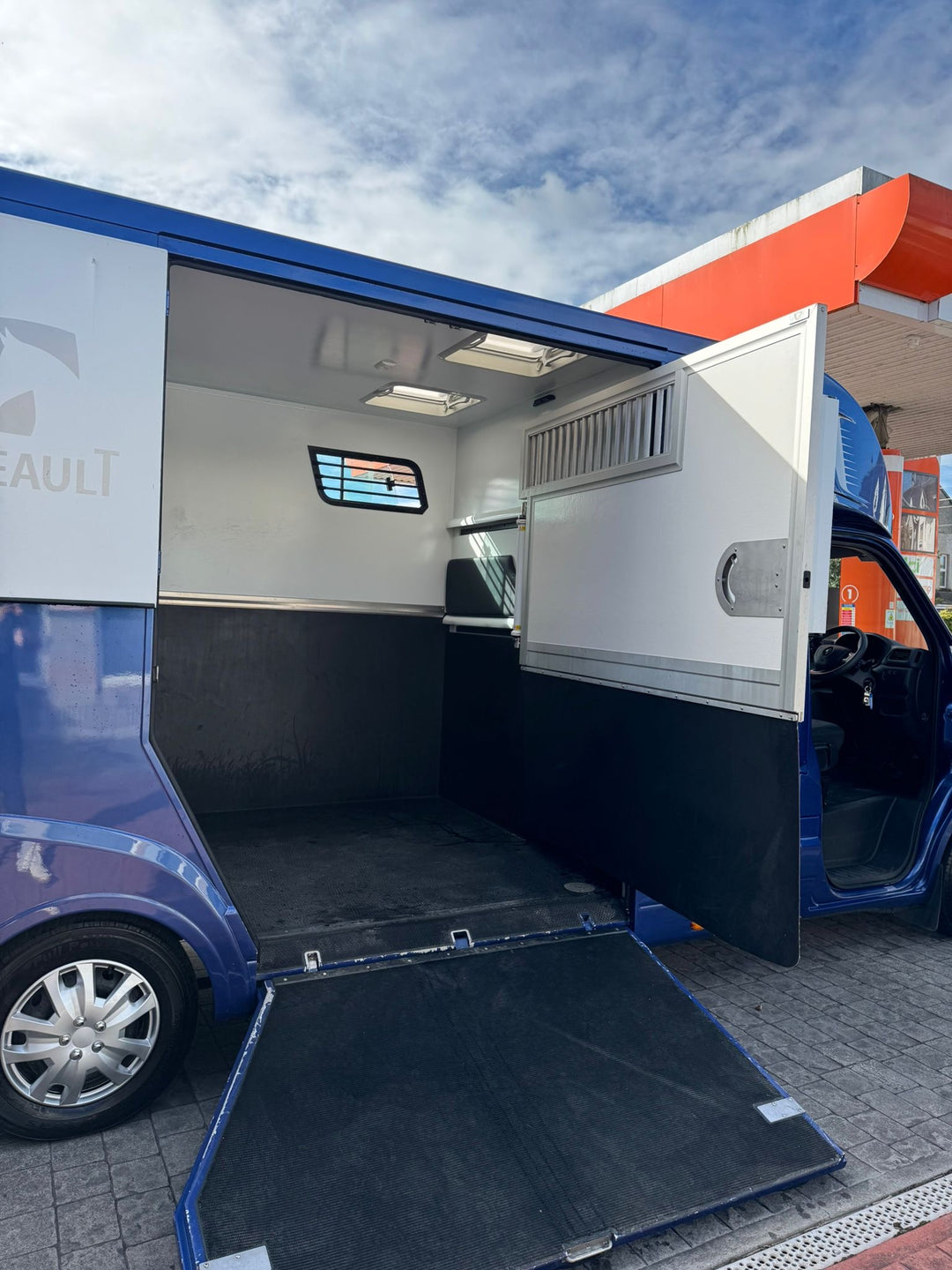 Theault - ProTeo 5L Switch Horsebox (2022)