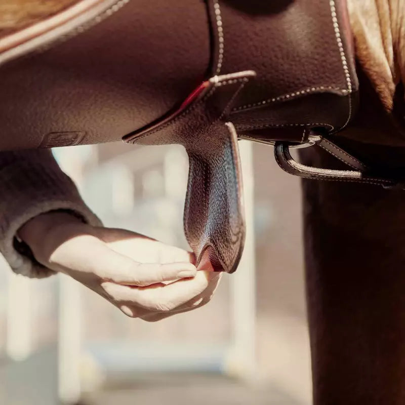 Sensitive-Skinned Horses: Girths, Pads, and Materials That Help Prevent Rubs
