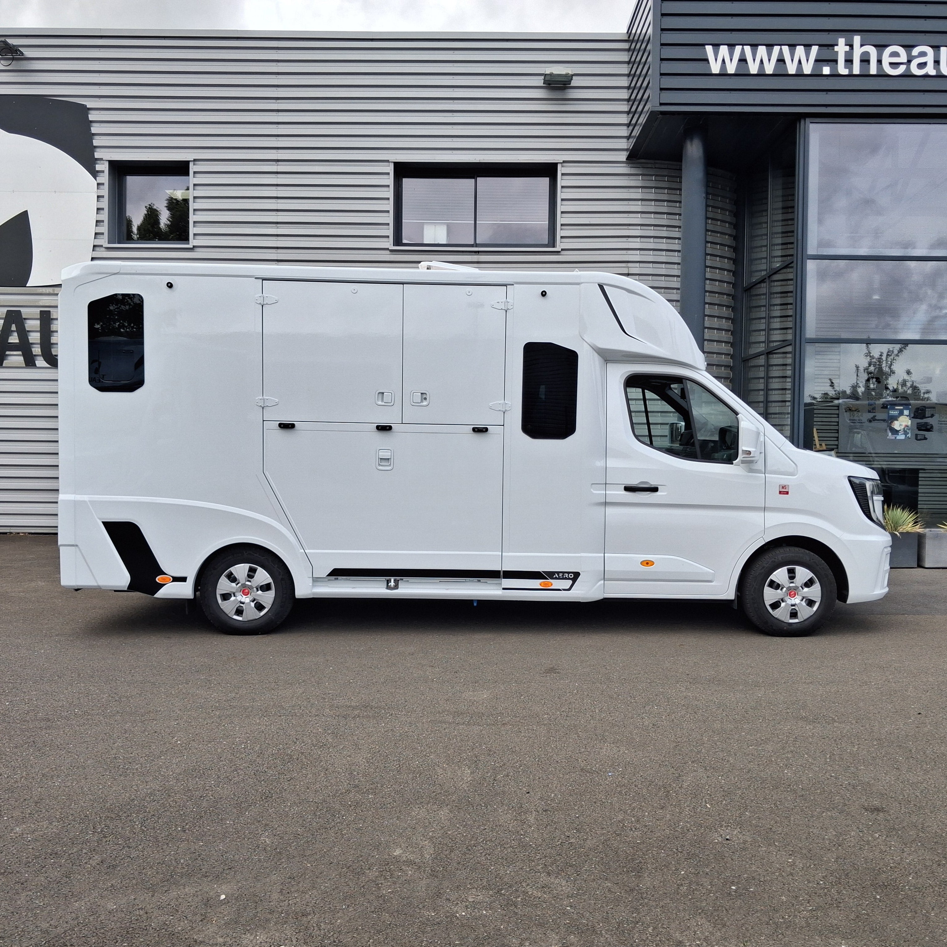 Theault - Aero Master 5L Horsebox (2026)