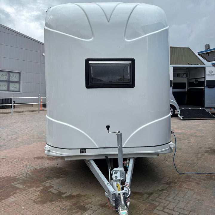 Front of the ANKA horse trailer showing the rounded luton overcab with sleeping-area window, drawbar coupling and jockey wheel