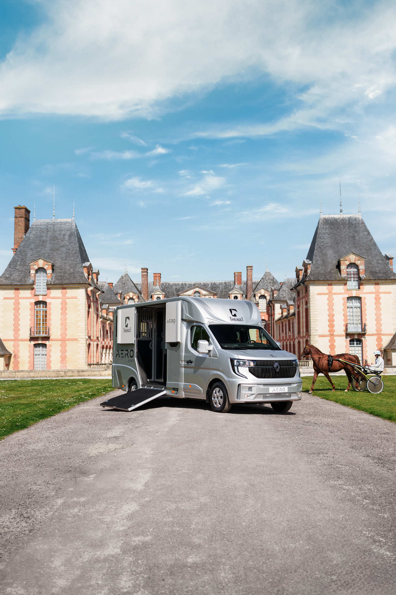 Rear three-quarter view of a Theault Aero Master horsebox in a courtyard