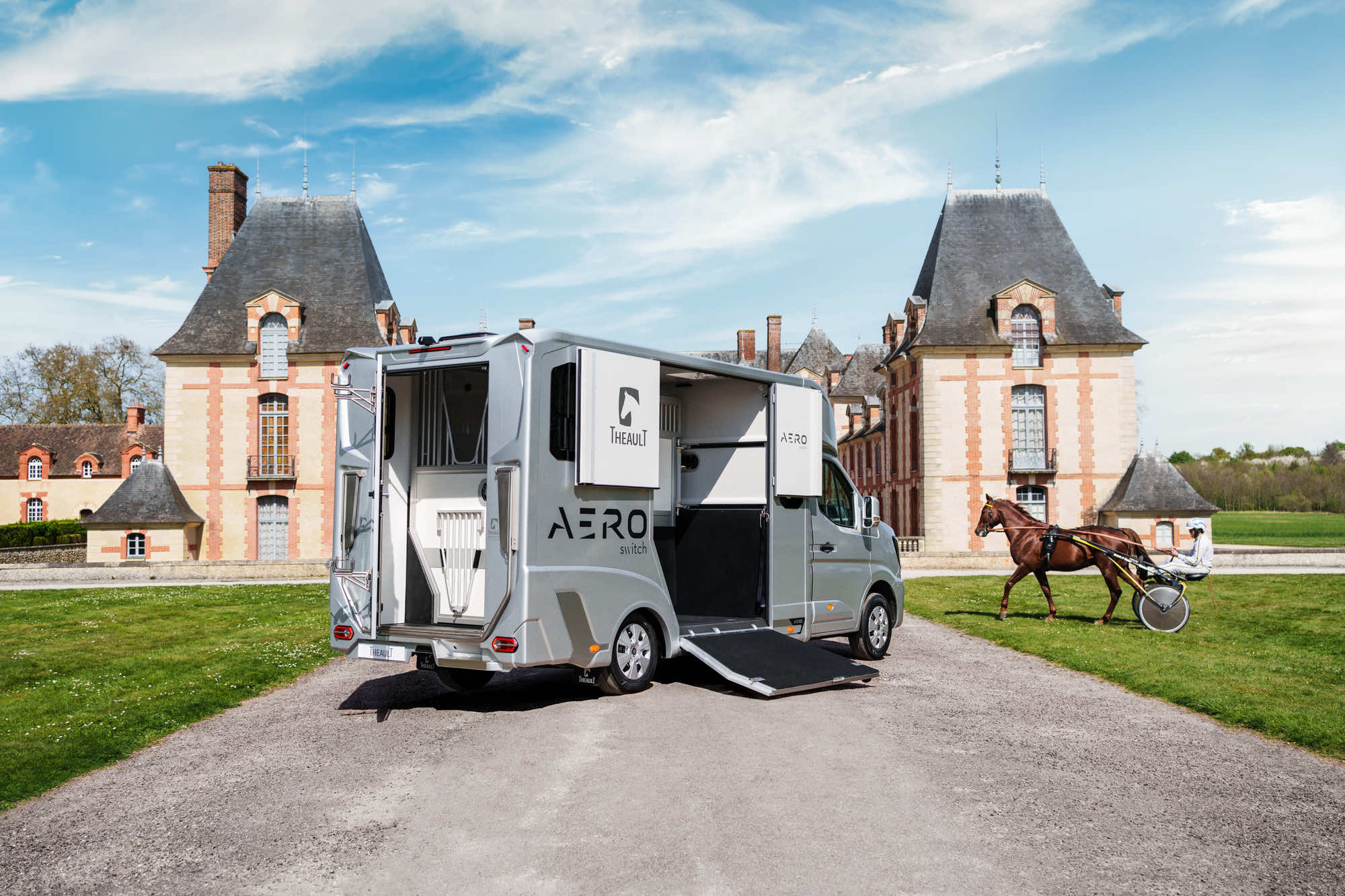 Front three-quarter view of a Theault Aero Master horsebox in a courtyard
