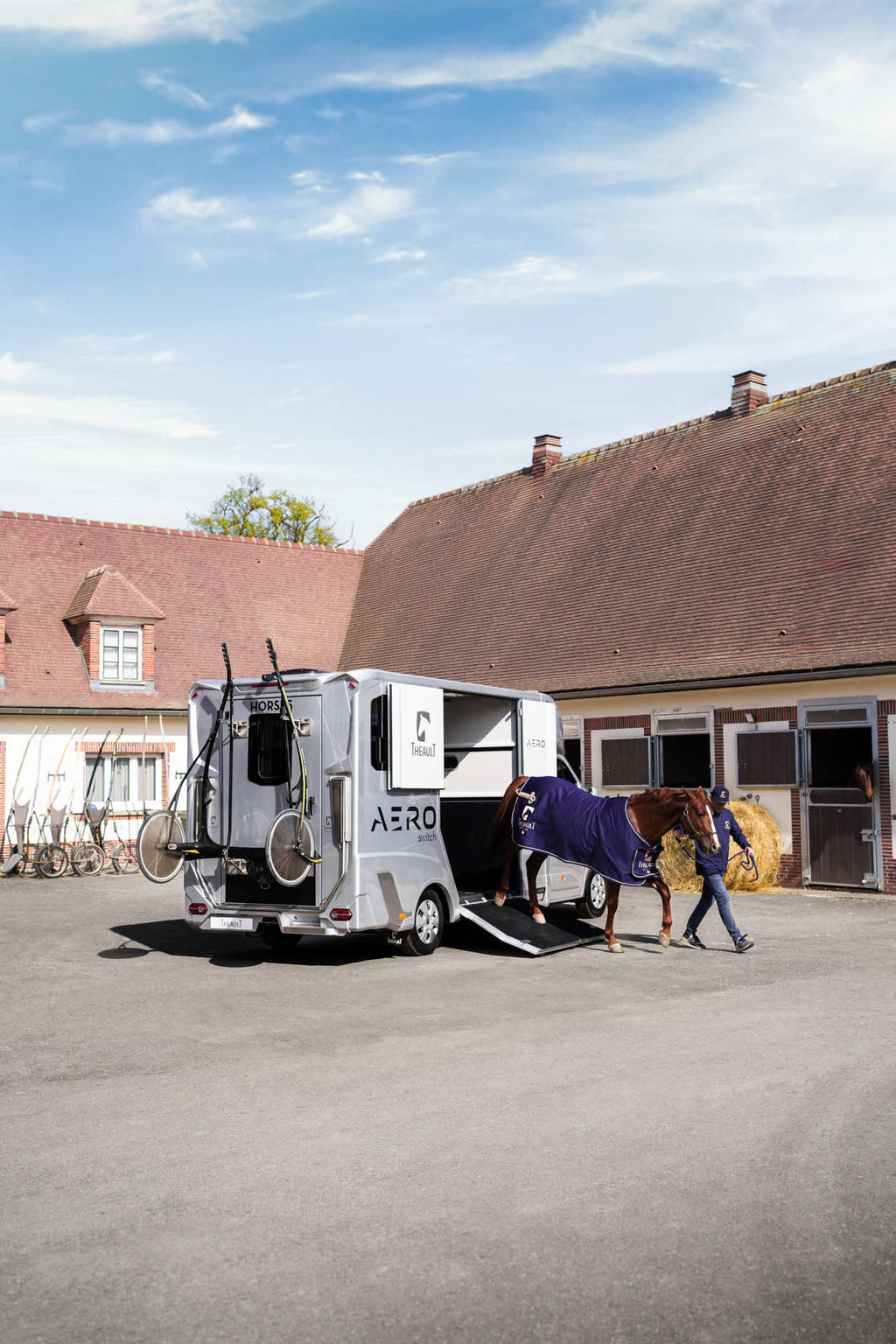 Theault Aero Master horsebox parked in a stable yard