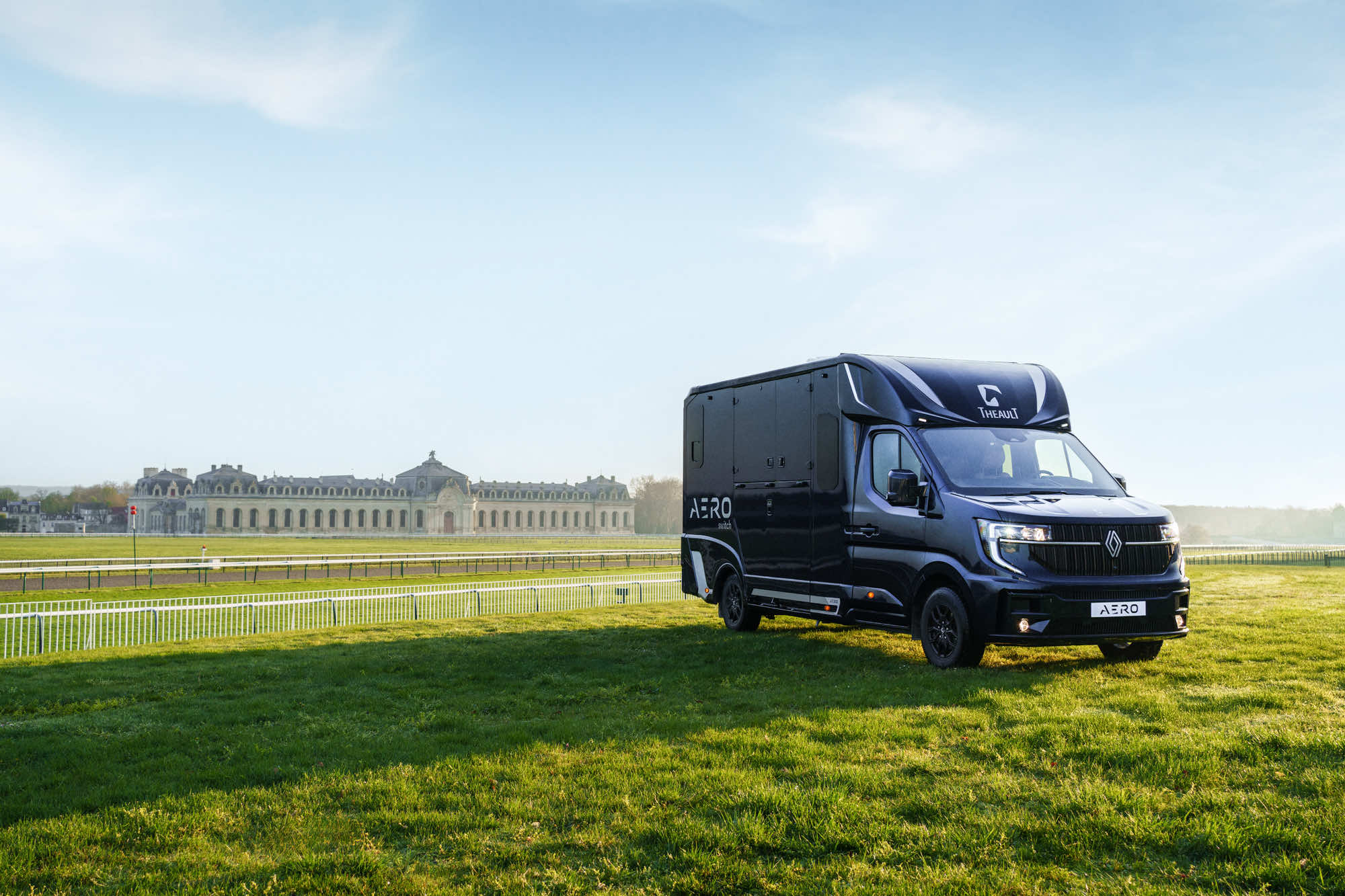Theault Aero Master horsebox on the road