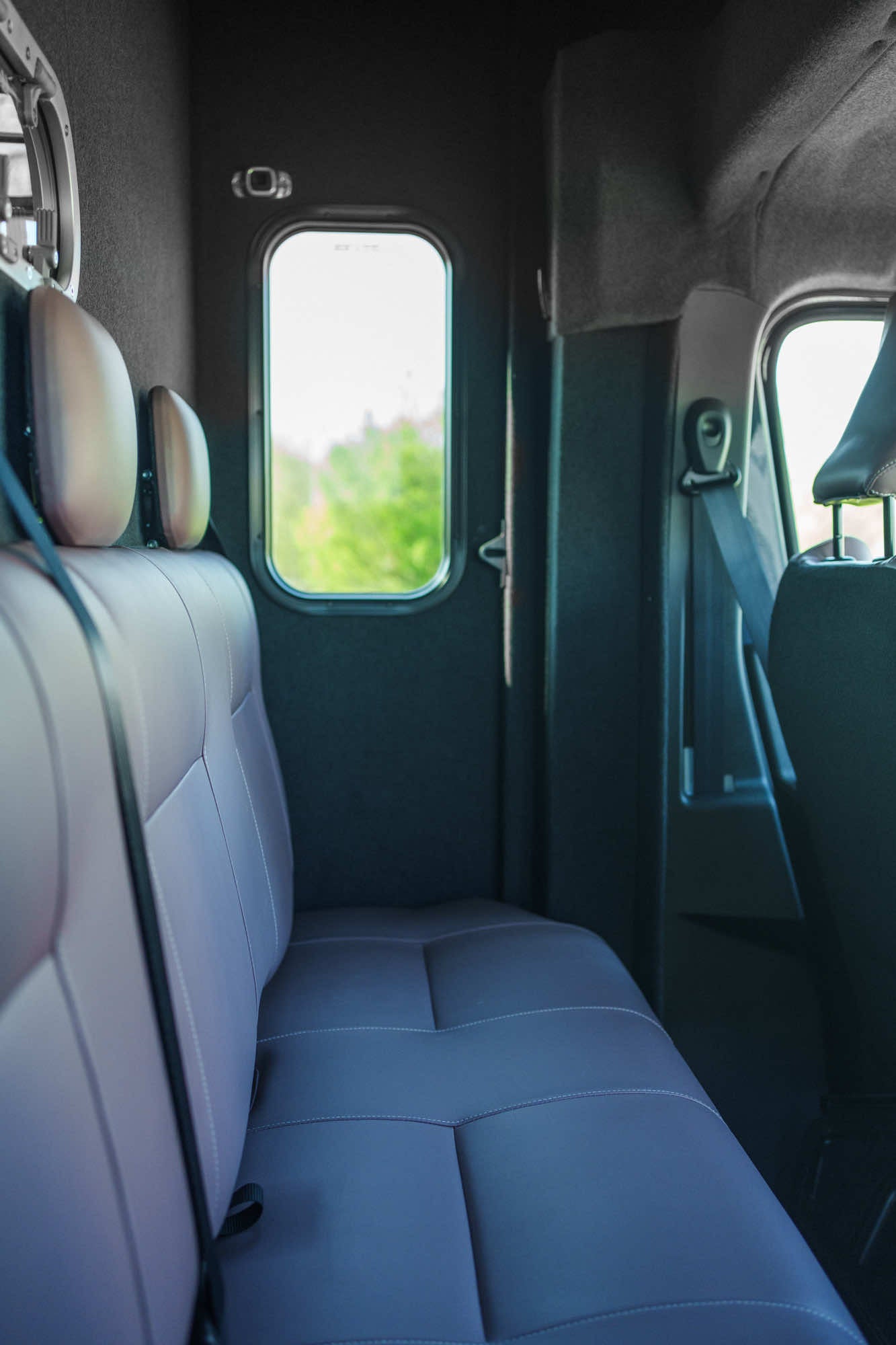 Interior horse area and partition of a Theault Aero Master horsebox