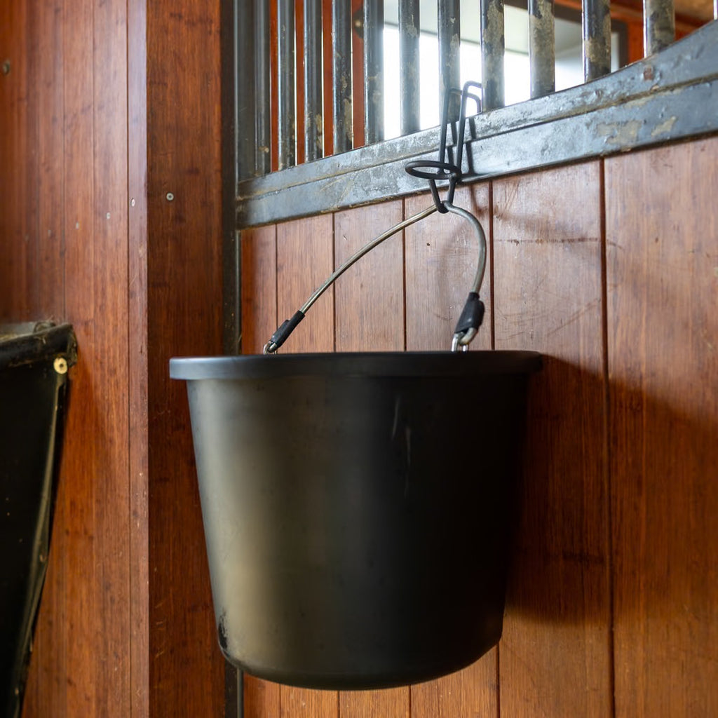 Kentucky Horsewear Bucket Portable Hook Matt