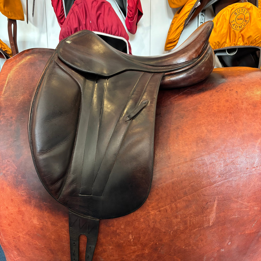 Butet Dressage 18 inch (2004)