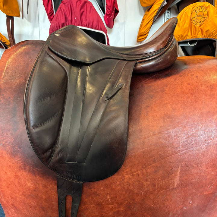 Butet Dressage 18 inch (2004)