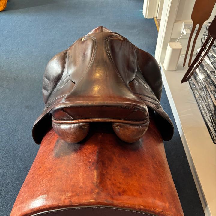 Butet Dressage 18 inch (2004)