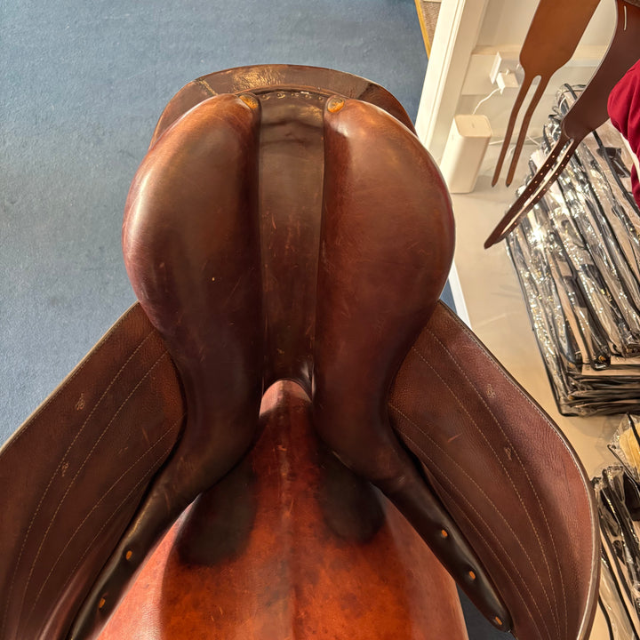 Butet Dressage 18 inch (2004)