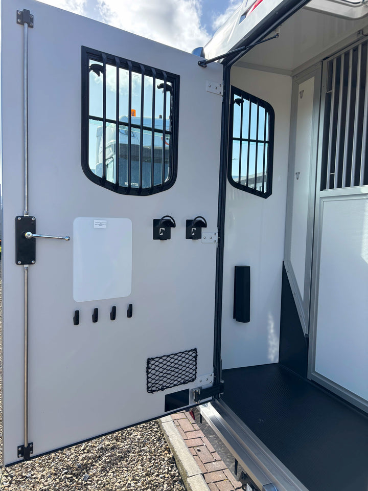 Theault - Xteo Horsetruck (2026)