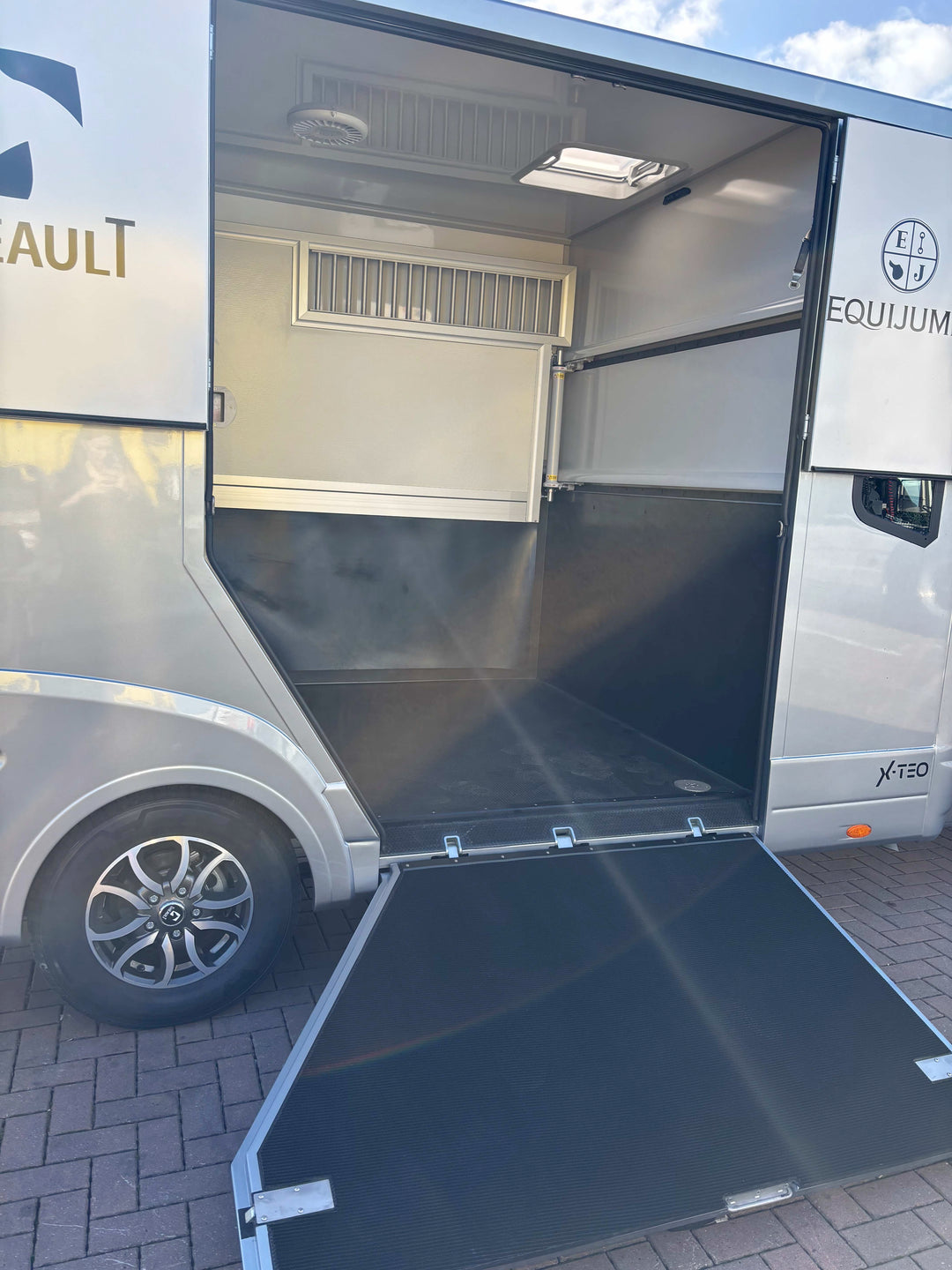 Theault - Xteo Horsetruck (2026)