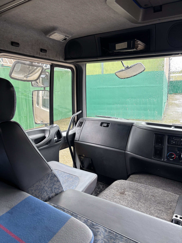 Volvo - 24-ton horse lorry (2005)