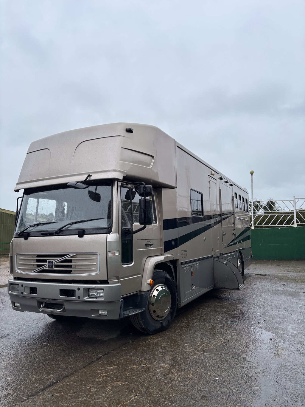 Volvo - 24-ton horse lorry (2005)