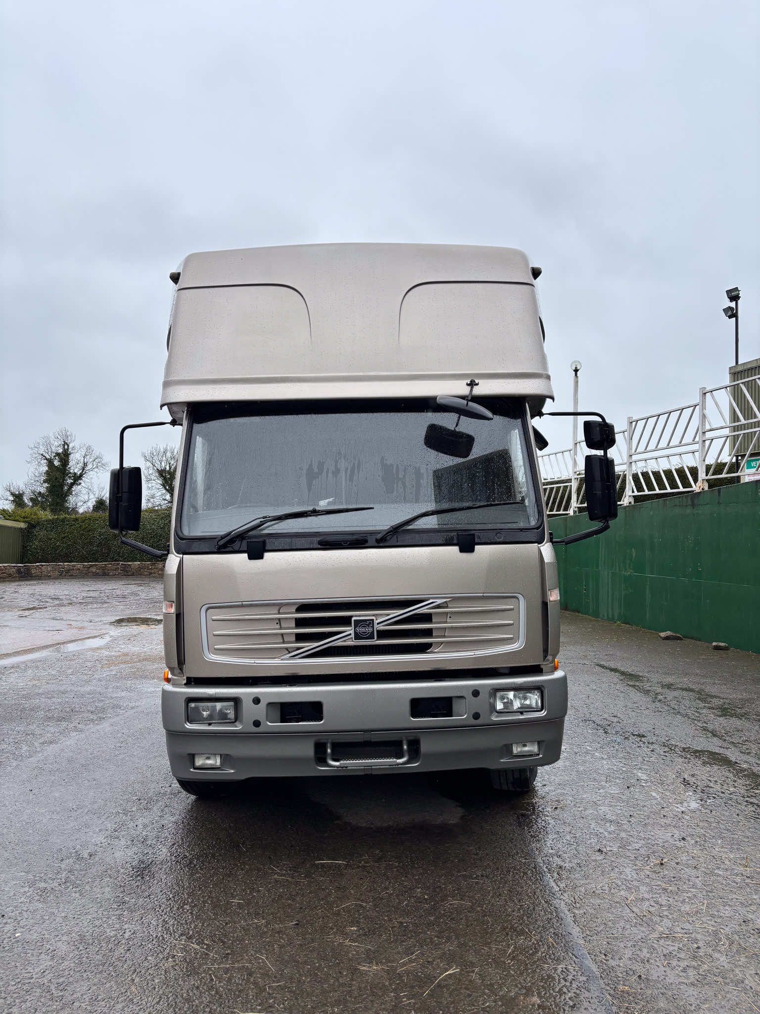 Volvo - 24-ton horse lorry (2005)