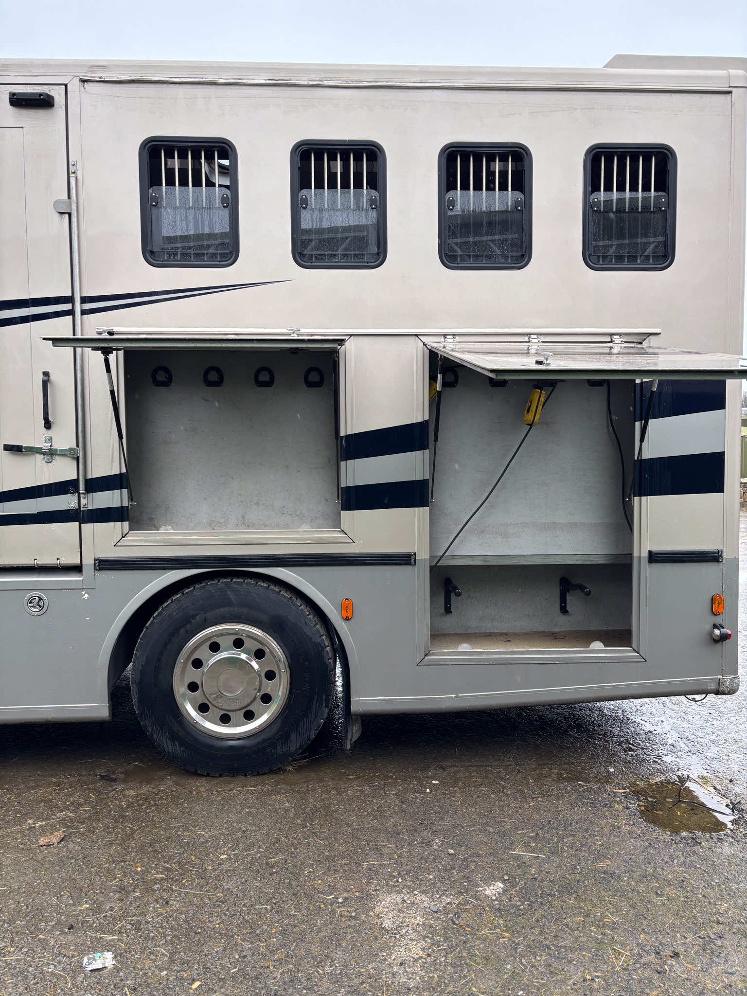Volvo - 24-ton horse lorry (2005)