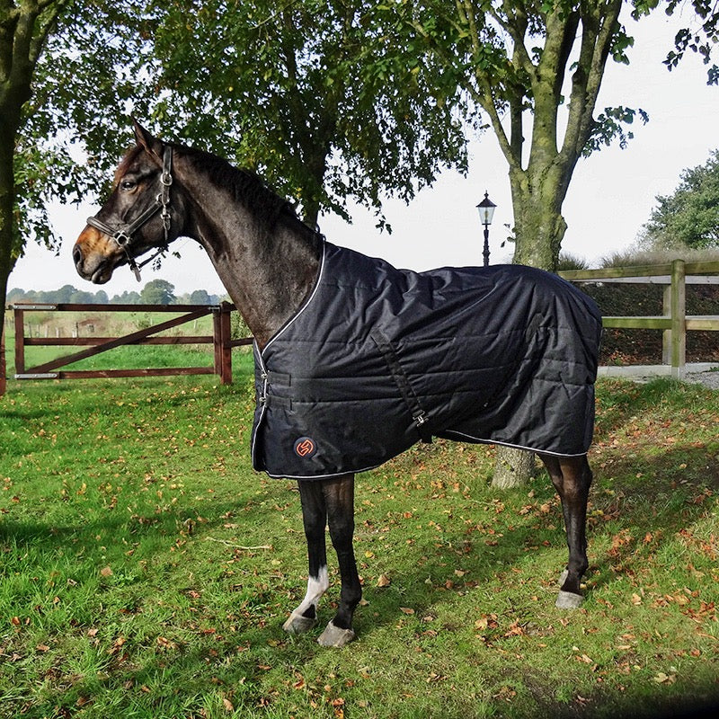 One Equestrian Stable Rug (200g)