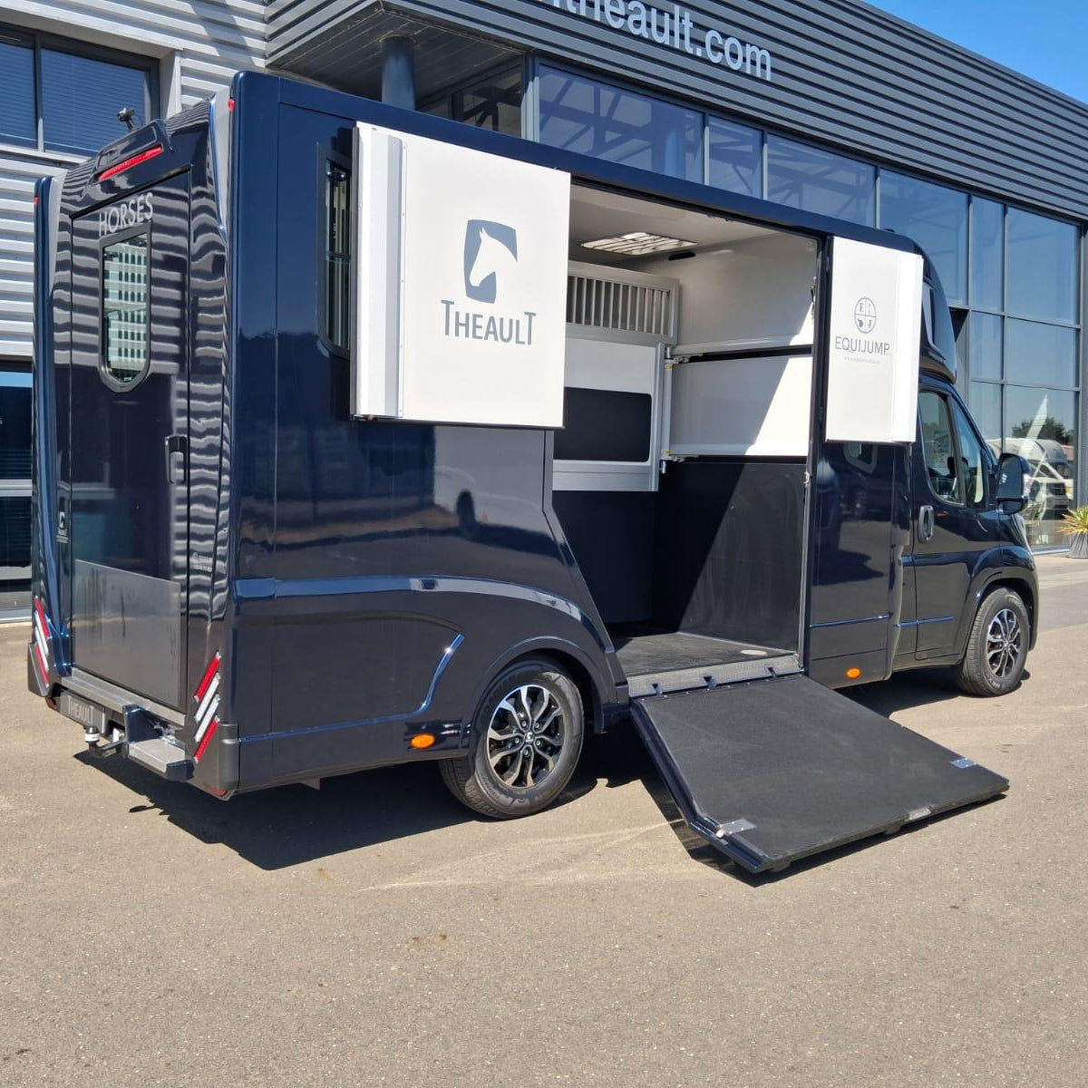Theault - Xteo Horsetruck 5-seater (2026)