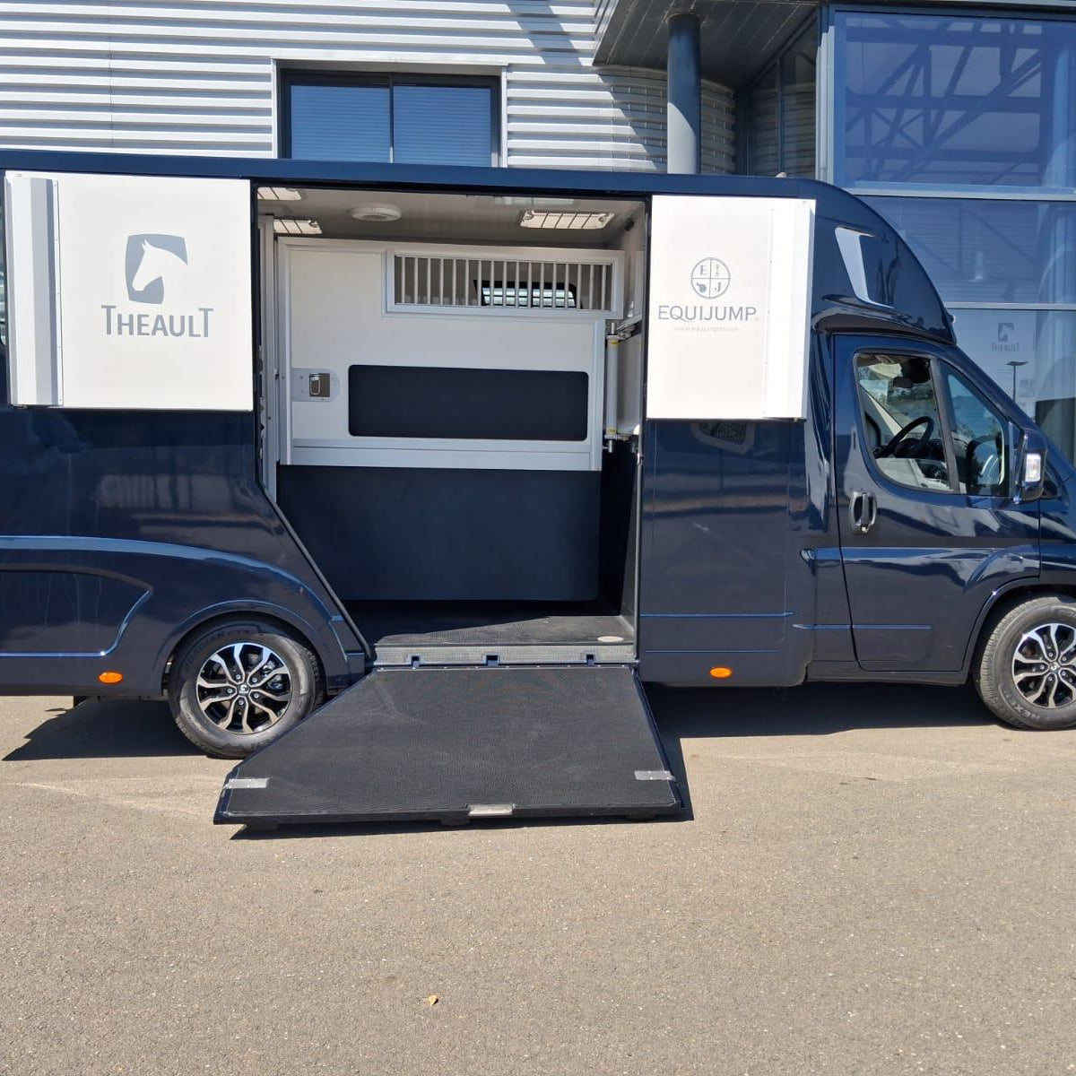 Theault - Xteo Horsetruck 5-seater (2026)