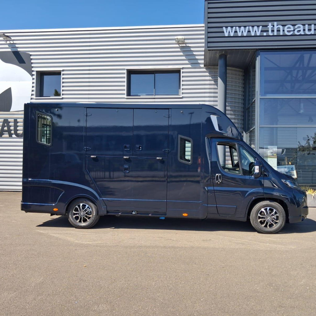 Theault - Xteo Horsetruck 5-seater (2026)