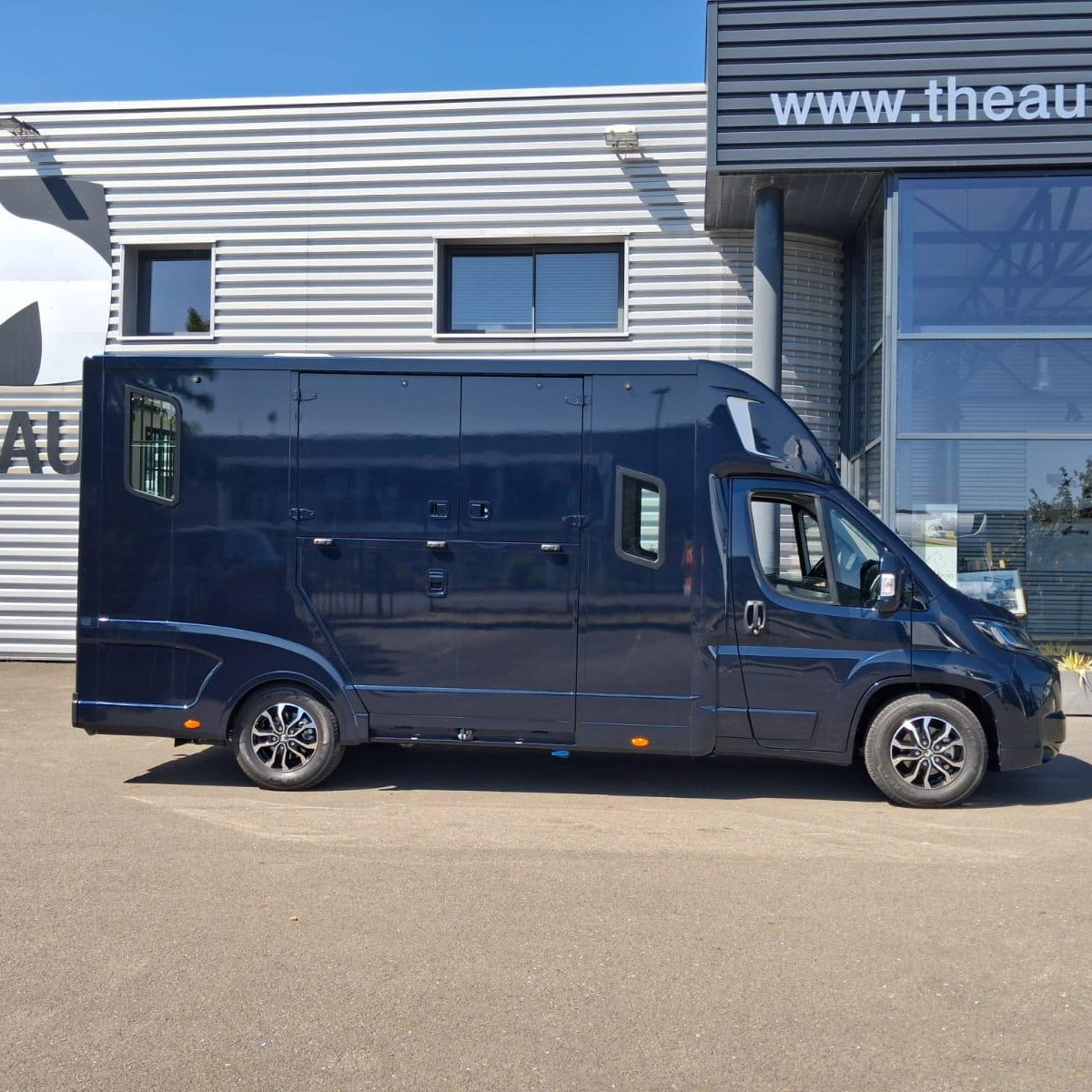 Theault - Xteo Horsetruck 5-seater (2026)
