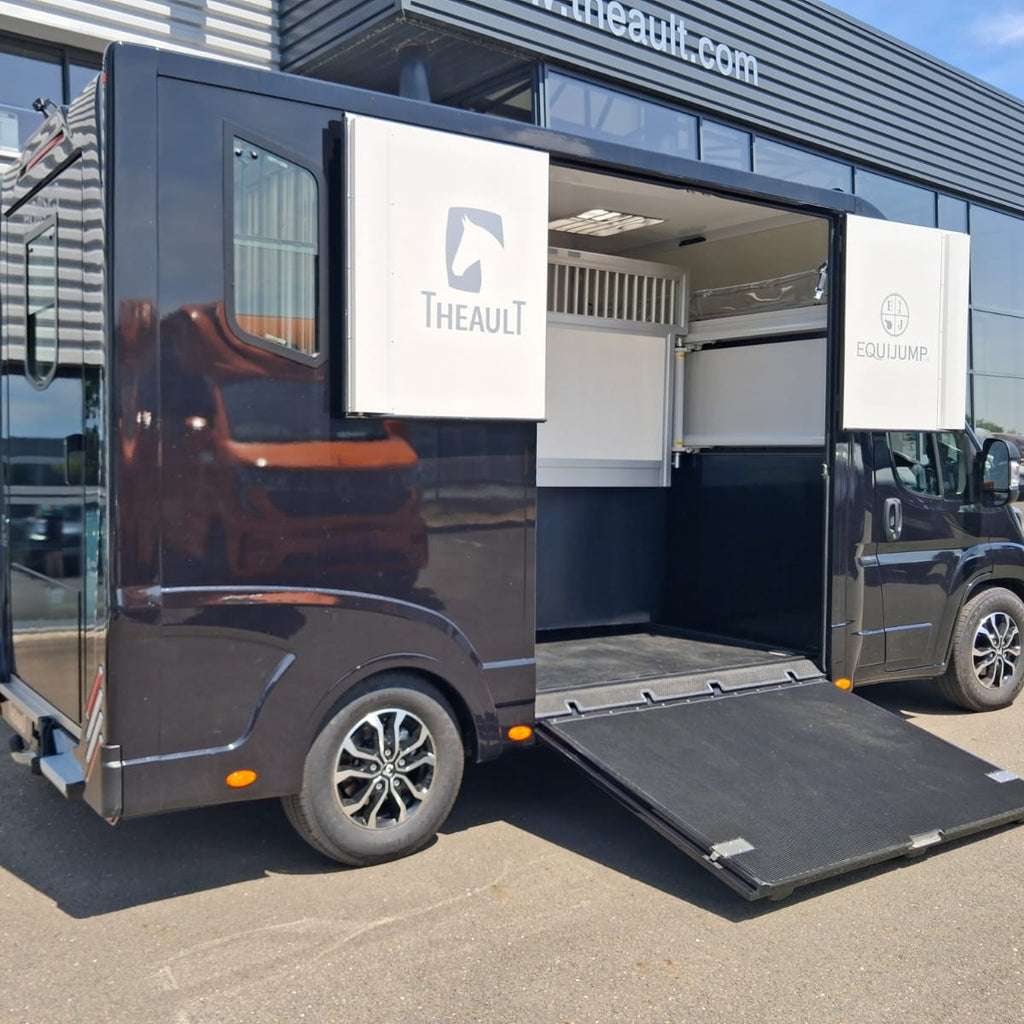 Theault - Xteo Horsetruck 3-seater (2026)