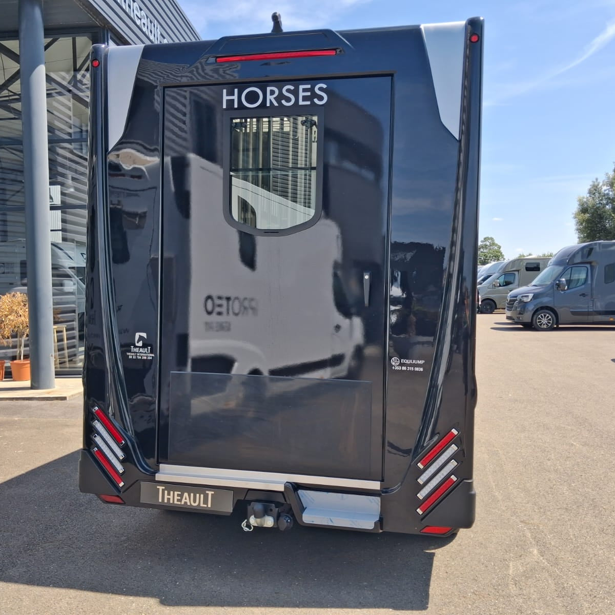 Theault - Xteo Horsetruck 3-seater (2026)