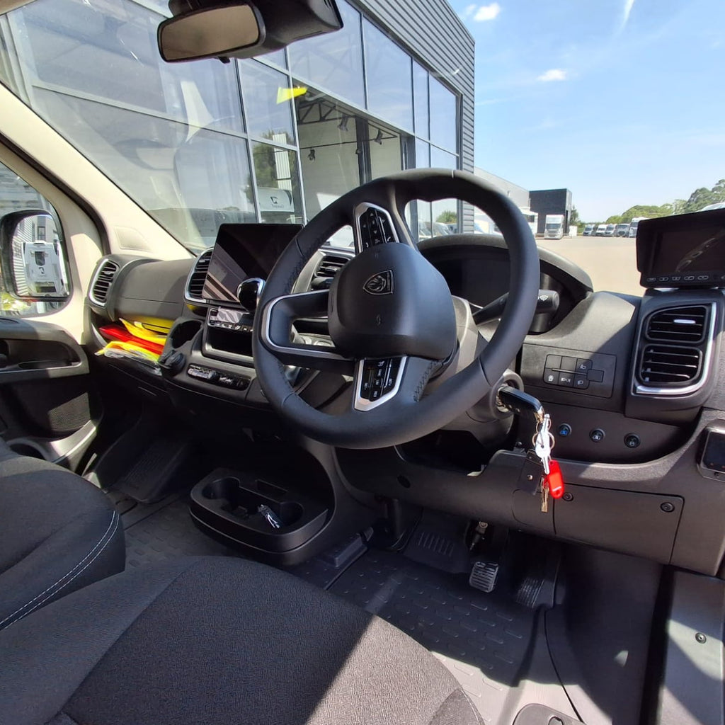 Theault - Xteo Horsetruck 3-seater (2026)