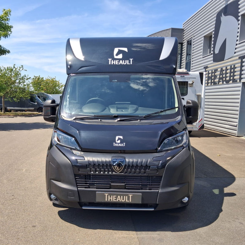 Theault - Xteo Horsetruck 3-seater (2026)