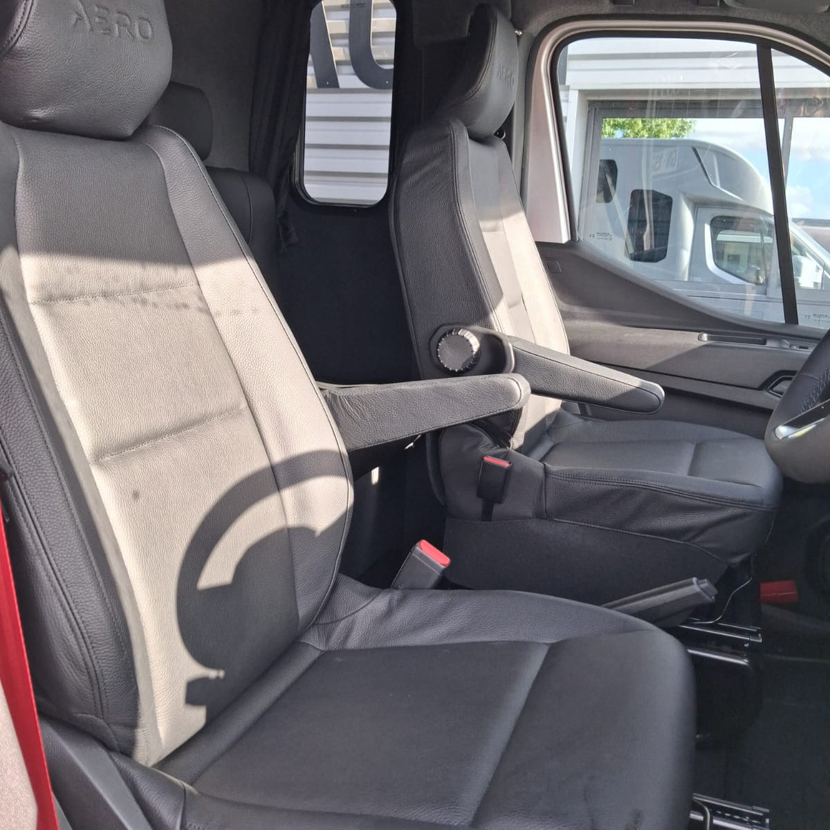 Theault - Aero Switch 5L Horsebox Automatic (2026)