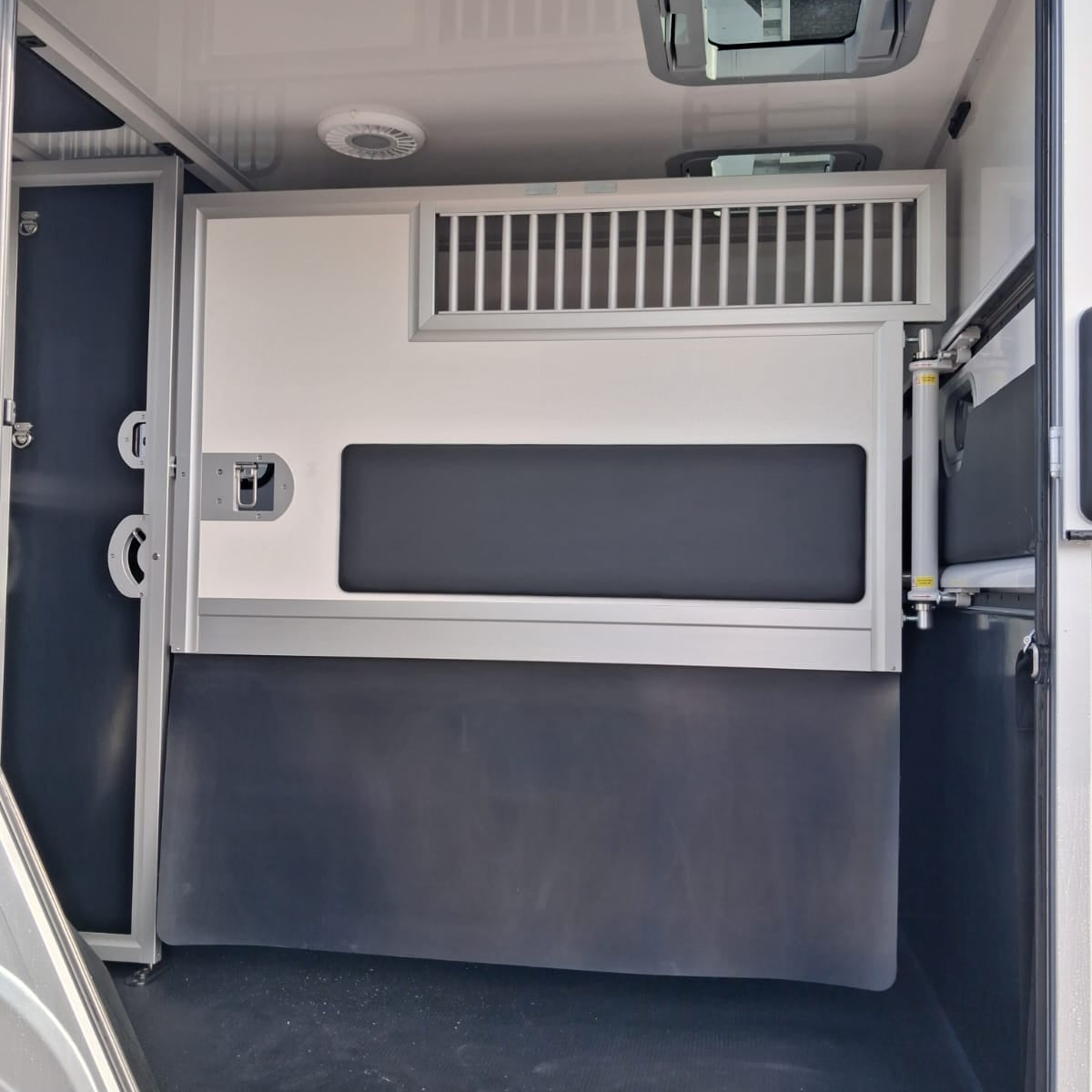 Theault - Aero Switch 5L Horsebox Automatic (2026)