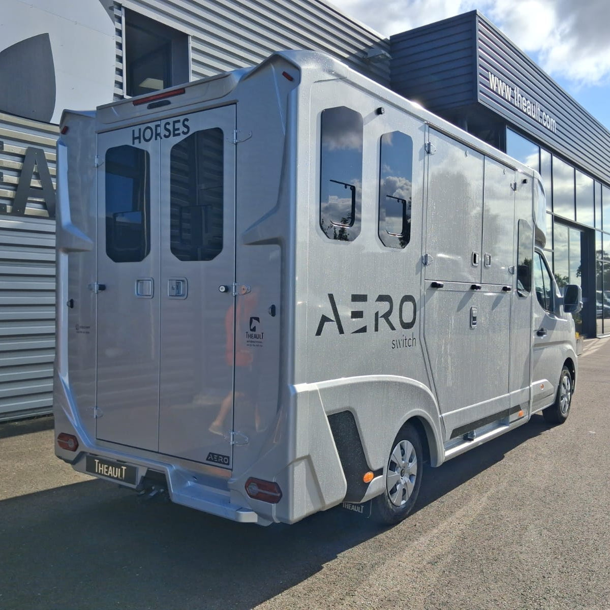 Theault - Aero Switch 5L Horsebox Automatic (2026)
