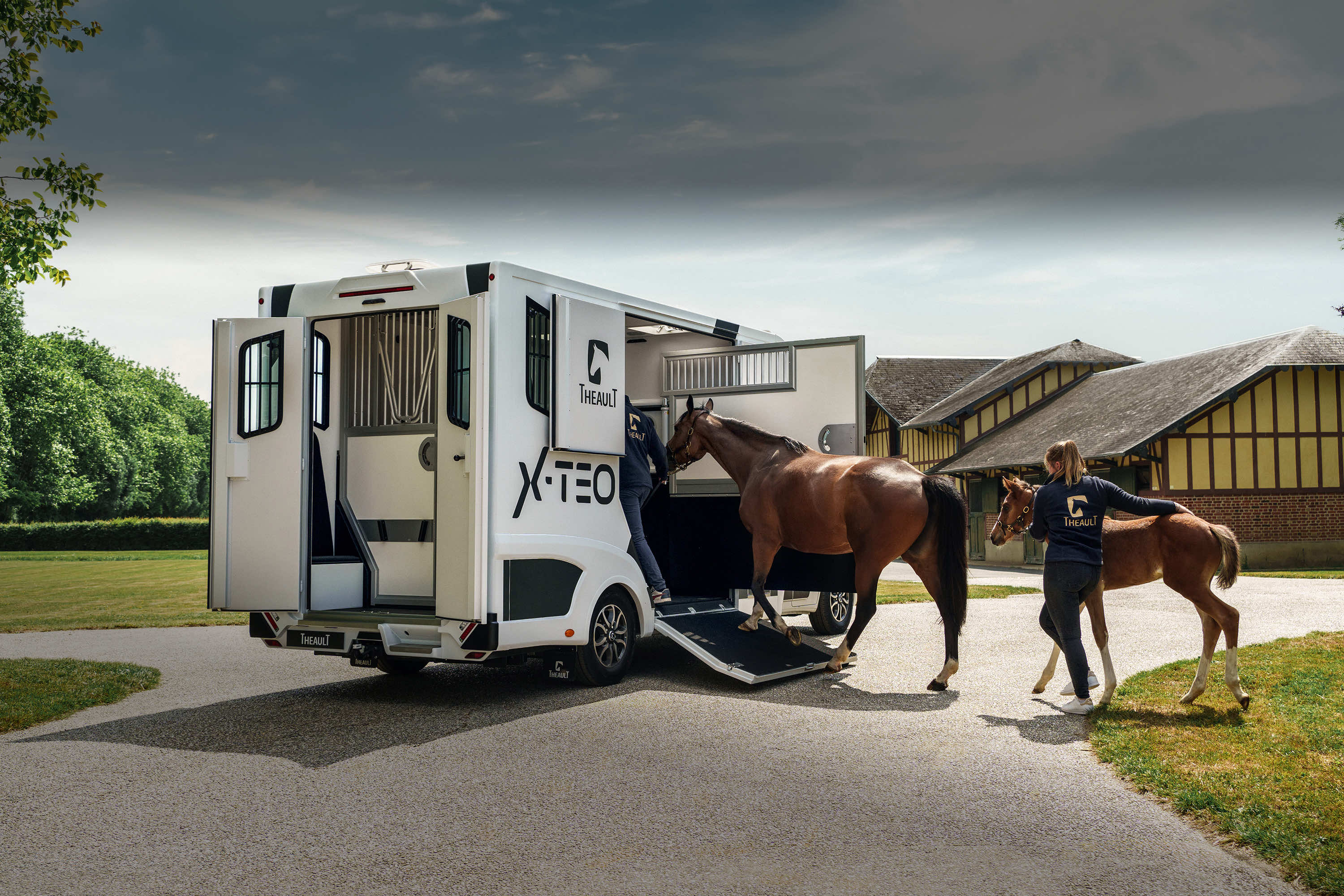 A Theault horsebox in the Irish countryside